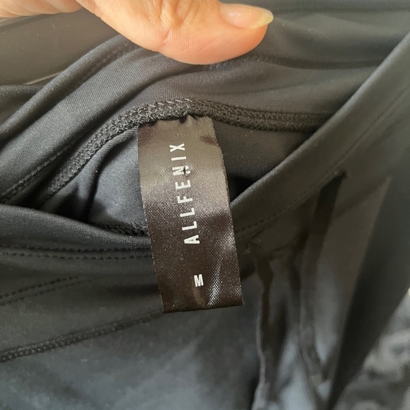 Black High-Waisted Leggings - Picture 5 of 5